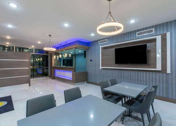 Days Inn & Suites By Wyndham Downtown/University Of Houston